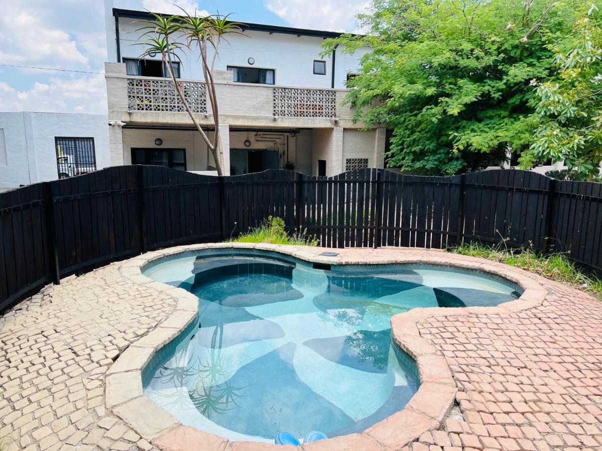 City Living Apartment 119 - Washer, 4K Tv, Fast Wifi, & Sunny Balcony Johannesburg Buitenkant foto