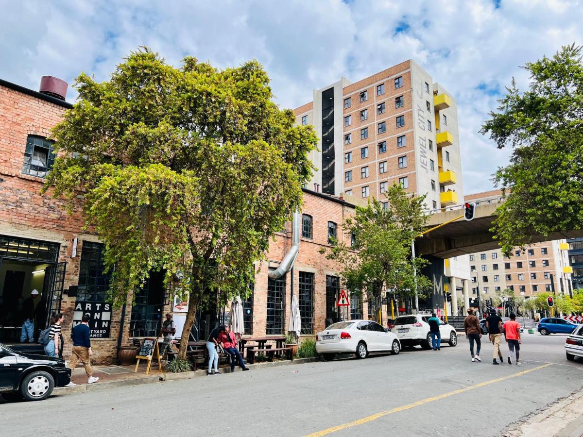 City Living Apartment 119 - Washer, 4K Tv, Fast Wifi, & Sunny Balcony Johannesburg Buitenkant foto